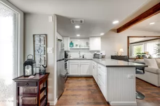 Photo #3: 6736380 Listing