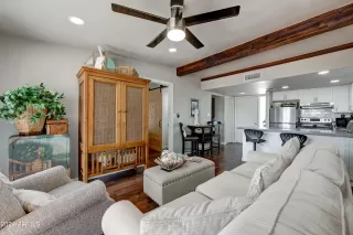 Photo #5: 6736380 Listing