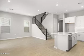 Photo #6: 6736837 Listing 