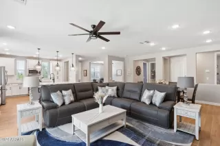 Photo #3: 6738185 Listing