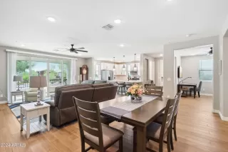 Photo #5: 6738185 Listing