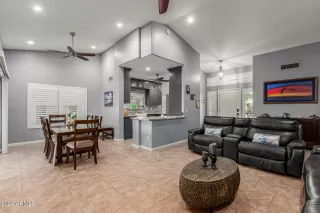 Photo #5: 6738340 Listing