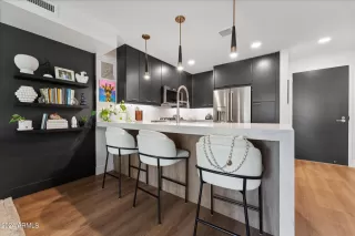 Photo #2: 6738517 Listing