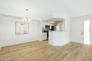 Photo #4: 6738997 Listing