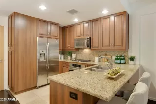 Photo #5: 6740007 Listing