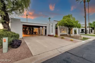 Photo #1: 6740164 Listing 