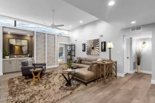 Photo #6: 6740164 Listing 