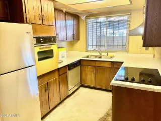 Photo #4: 6740600 Listing