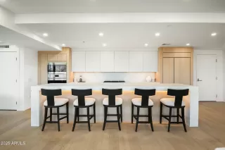 Photo #4: 6741140 Listing