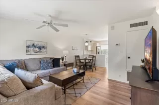 Photo #5: 6741183 Listing