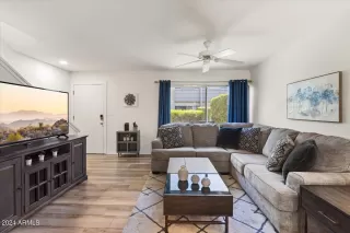 Photo #6: 6741183 Listing