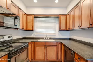 Photo #5: 6742447 Listing