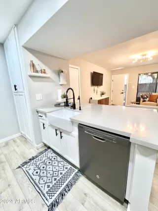 Photo #3: 6742602 Listing