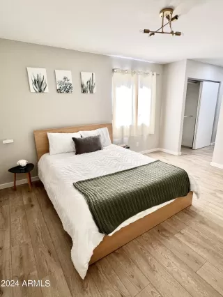 Photo #5: 6742602 Listing