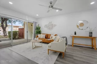 Photo #6: 6742963 Listing