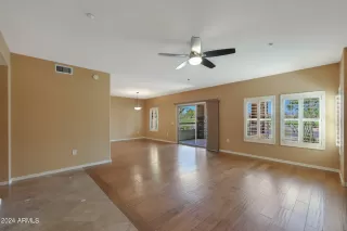 Photo #5: 6743182 Listing