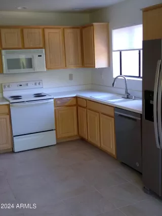 Photo #5: 6744016 Listing