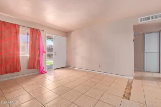 Photo #4: 6744187 Listing