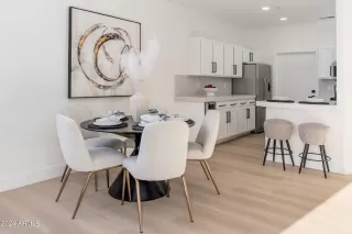 Photo #6: 6744215 Listing