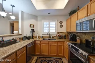 Photo #6: 6744228 Listing