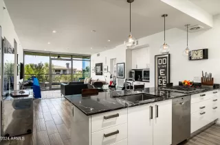 Photo #4: 6744298 Listing