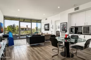 Photo #5: 6744298 Listing