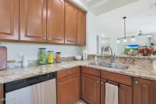 Photo #5: 6744706 Listing