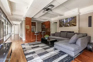 Photo #5: 6744778 Listing