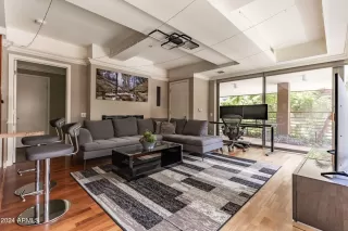 Photo #6: 6744778 Listing