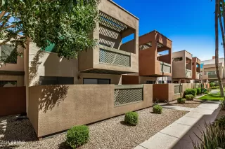 Photo #1: 6744842 Listing 