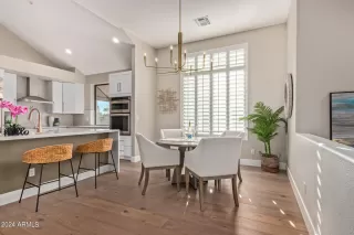 Photo #5: 6744856 Listing