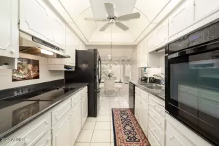 Photo #5: 6746367 Listing