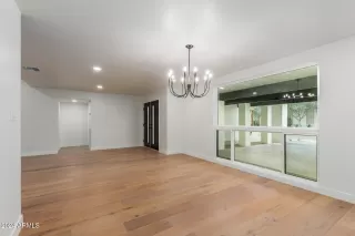 Photo #5: 6746737 Listing