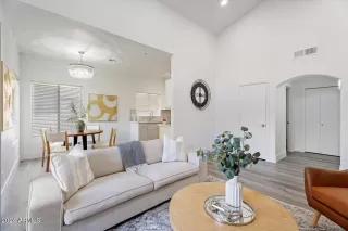 Photo #2: 6746802 Listing