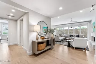 Photo #5: 6746956 Listing