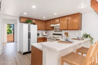 Photo #5: 6747075 Listing