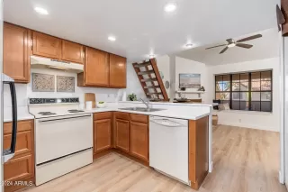 Photo #6: 6747075 Listing