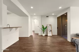 Photo #6: 6747664 Listing 