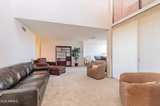 Photo #6: 6748101 Listing