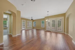 Photo #5: 6748855 Listing