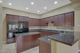 Photo #6: 6748855 Listing