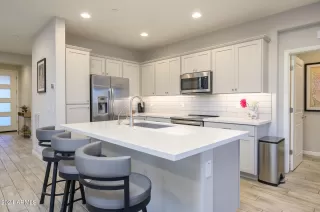 Photo #4: 6748886 Listing
