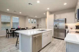Photo #5: 6748886 Listing