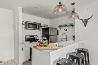 Photo #5: 6749364 Listing