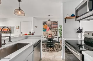 Photo #6: 6749364 Listing