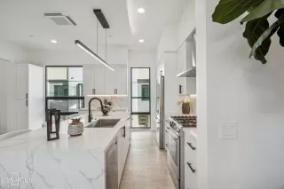 Photo #2: 6749430 Listing