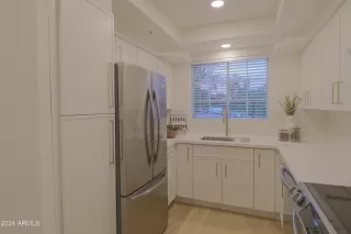 Photo #3: 6750000 Listing 