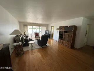 Photo #5: 6750892 Listing