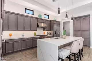 Photo #5: 6751182 Listing 