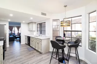 Photo #2: 6751329 Listing 